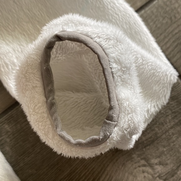 The North Face Girls White/Grey Jacket - Picture 8 of 10